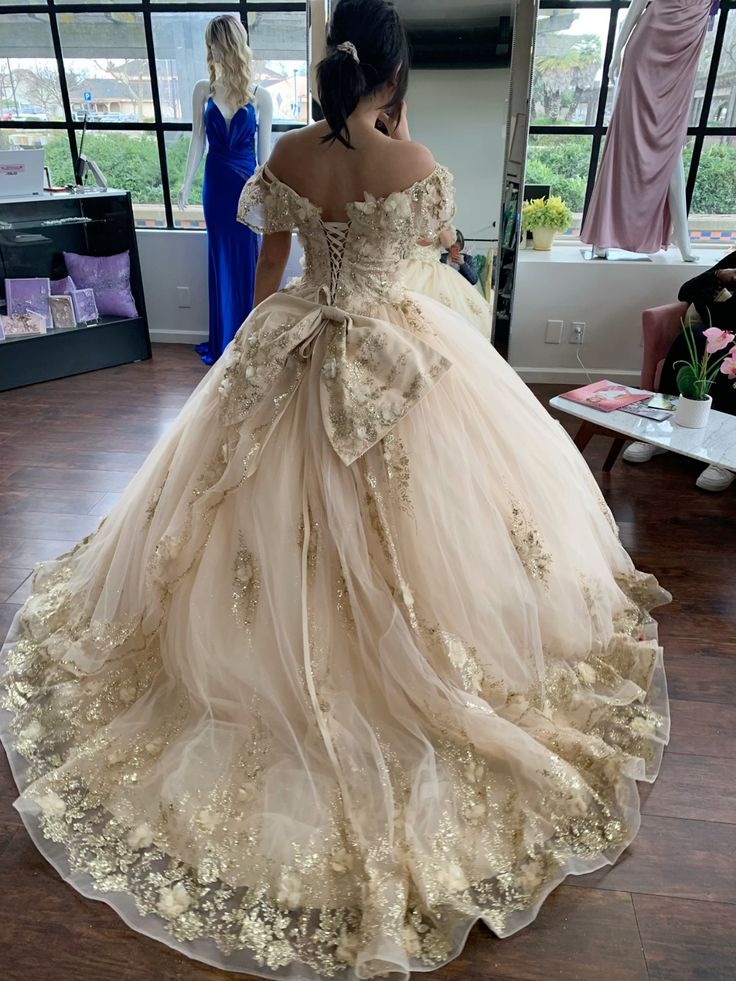 Champagne Quinceanera Dresses Ball Gown Off The Shoulder Sparkly Floral Sweet 16 Dresses S6084