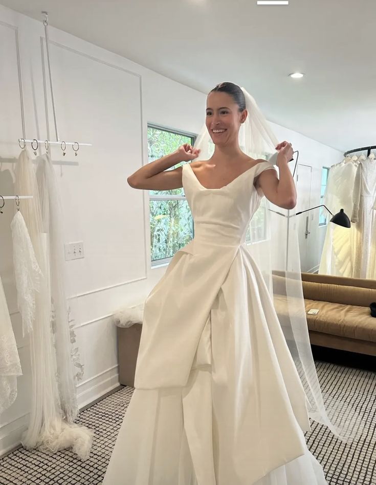 A-Line Satin Off Shoulder Wedding Dress Elegant Wedding Party Dress S6586