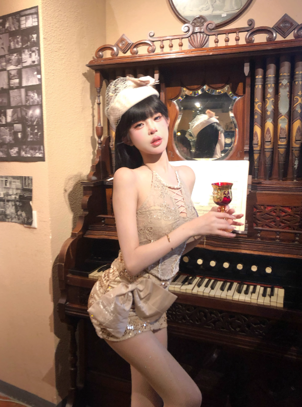 Pure desire hot girl lace strap halter neck top 2025 heavy sequin skirt suit R1406