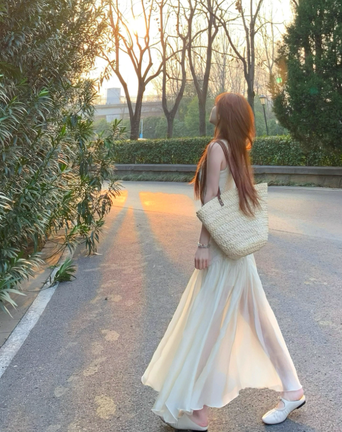 Atmosphere wear white lace sleeveless vest dress beautiful temperament waist A-line long skirt R0421