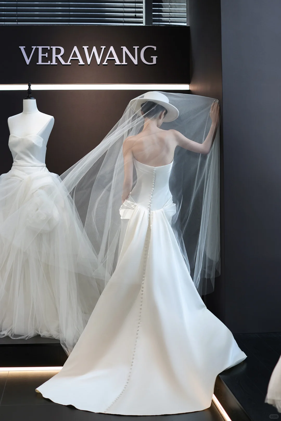 White strapless satin waist hip sexy fishtail skirt long dress bridal dress R6037