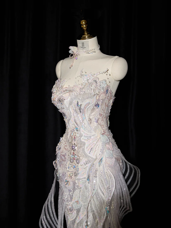 White strapless fitted long ball gown/bridal dress R8953