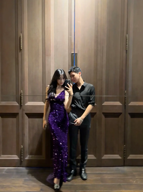 Purple sequined halter-neck fitted long ball gown R7059