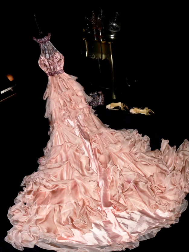 Pink halter neck, fitted waist, layered skirt, long ball gown R6884