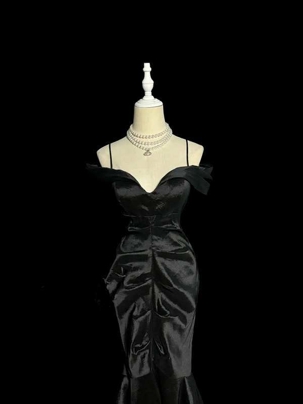 Black off-the-shoulder halter-neck fitted long ball gown R6621