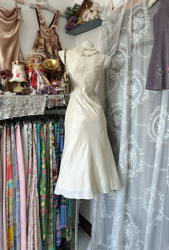 Ivory white sleeveless slim waist elegant long ball gown R6141