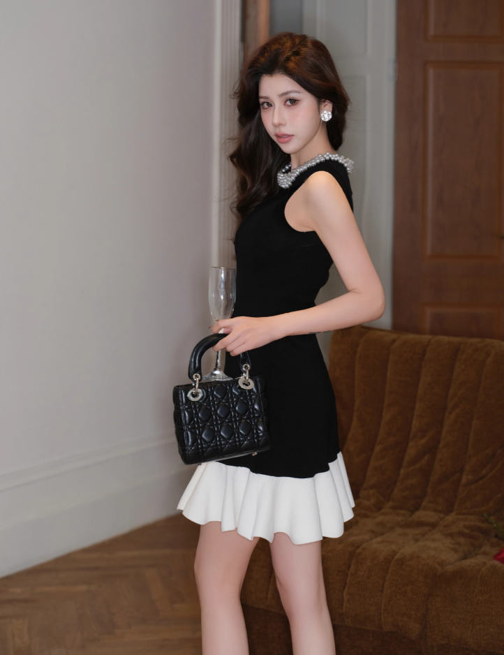 Black exquisite pearl elegant ruffled slim sleeveless Chanel dress R4075