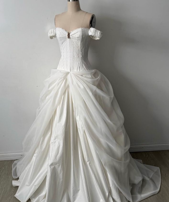 Elegant White Bateau A-Line Tulle Puffy Corset Maxi Wedding Dress RS2212