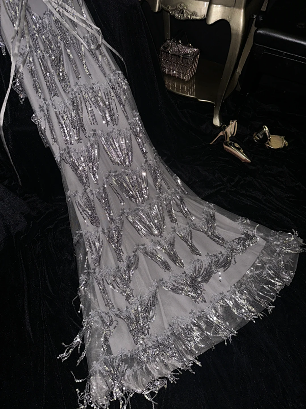 Silver tank top with cinched waist, elegant long ball gown R7023