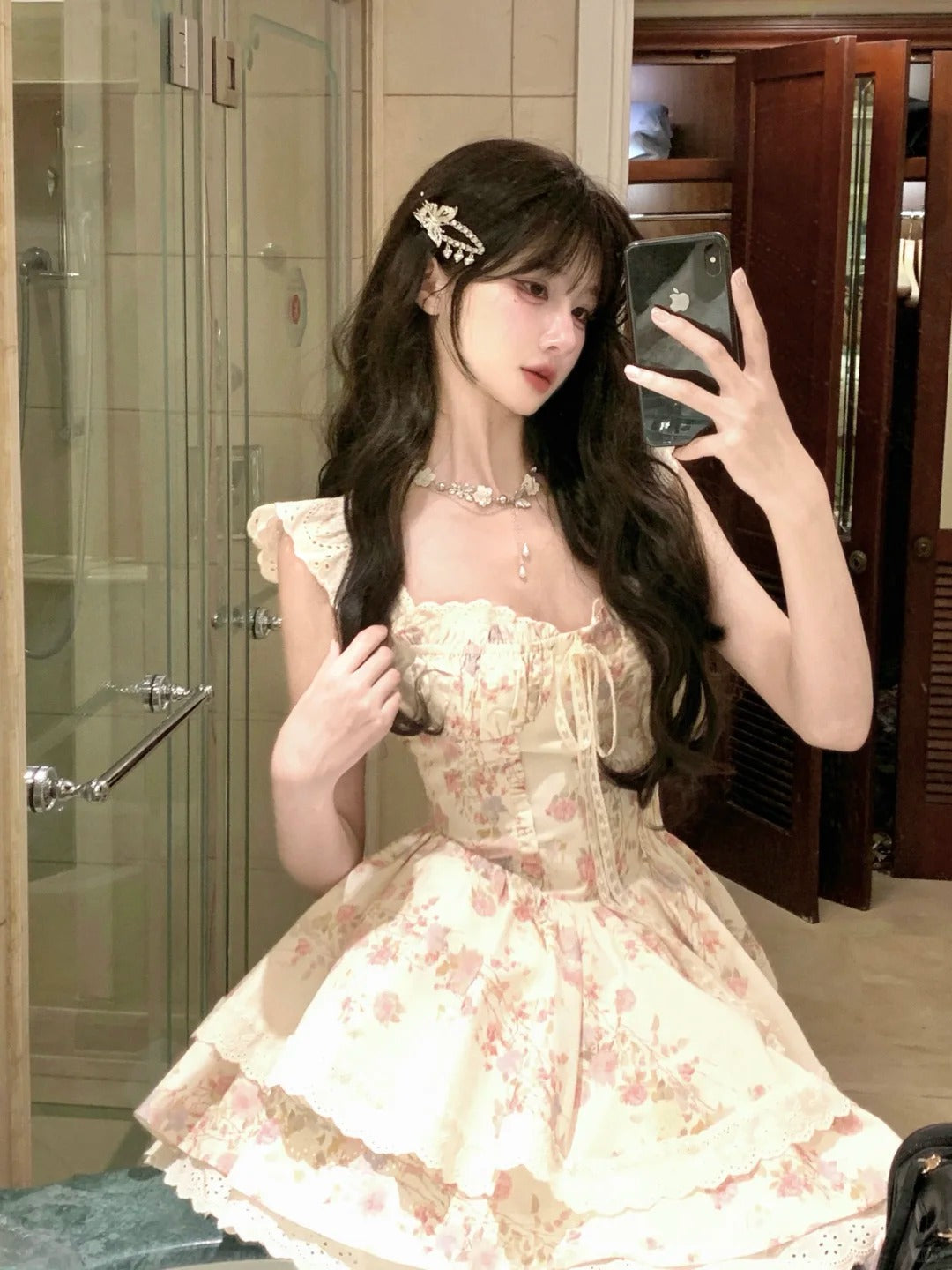 Sweet floral print princess-style short dress with flutter sleeves and a fitted waist R9070