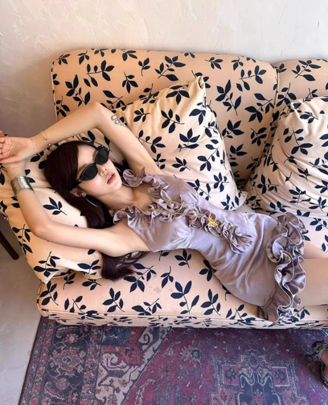 Temperamental lady ruffled sleeveless halter neck top 2025 pure desire hip skirt suit R1403