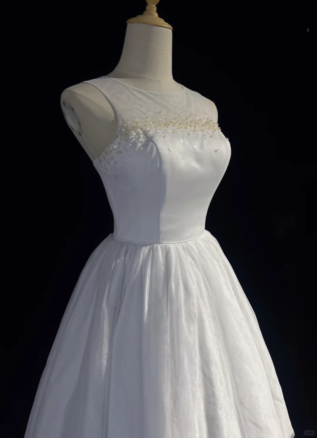 White sleeveless diamond neckline satin waist slim A-line big swing skirt homecoming dress R4933