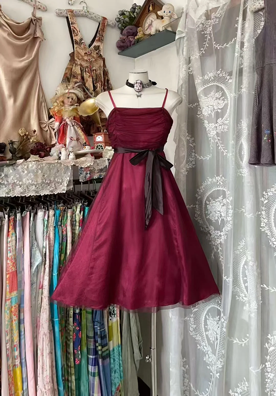 Deep red halter-neck, fitted waist, sexy prom dress R7852