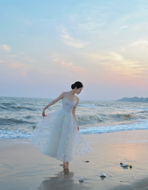 White sheer spaghetti‑strap waist‑cinched slim‑fit appliqué long prom gown, wedding dress R8012