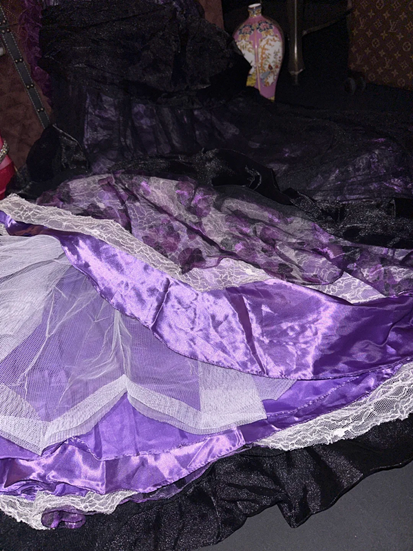 Green strapless, fitted waist, puffy princess-style long ball gown R7024