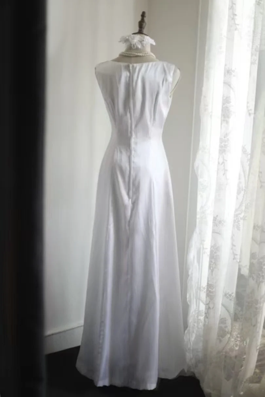 White sleeveless vintage-style fitted long ball gown R6748