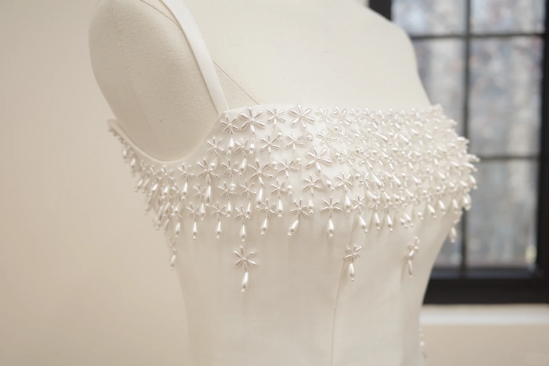 White halter-neck, fitted, elegant midi-length ball gown/bridal dress R8504