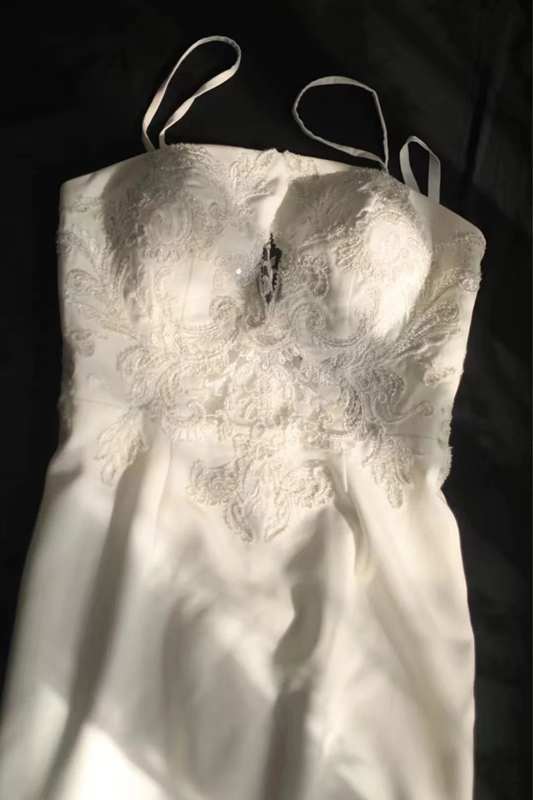 White halter-neck fitted long ball gown R6749