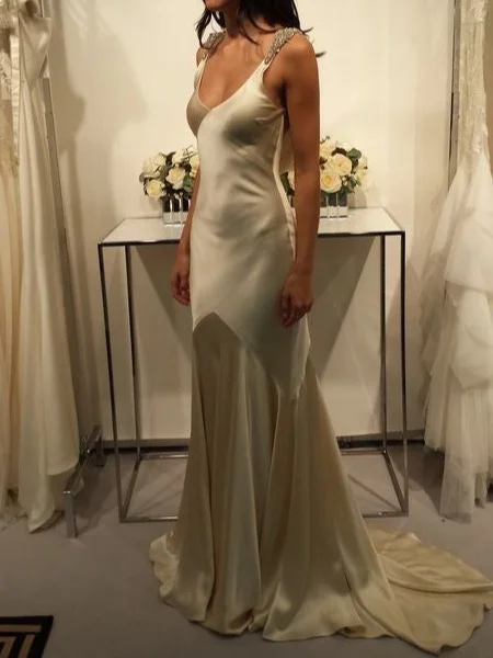 Light champagne-colored halter-neck sexy fitted long ball gown R8662