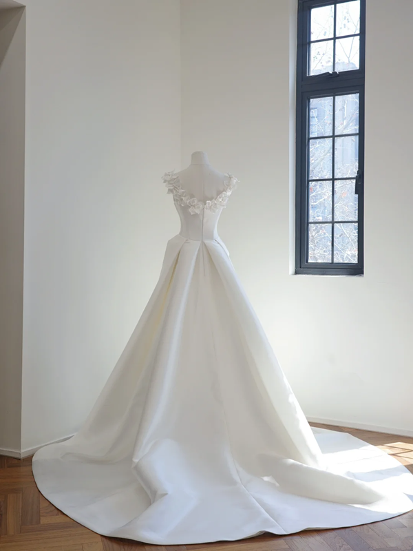 White 3D floral fitted long ball gown/bridal dress R8505