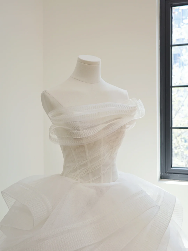 White strapless, fitted waist, full skirt, long ball gown, bridal dress R8508