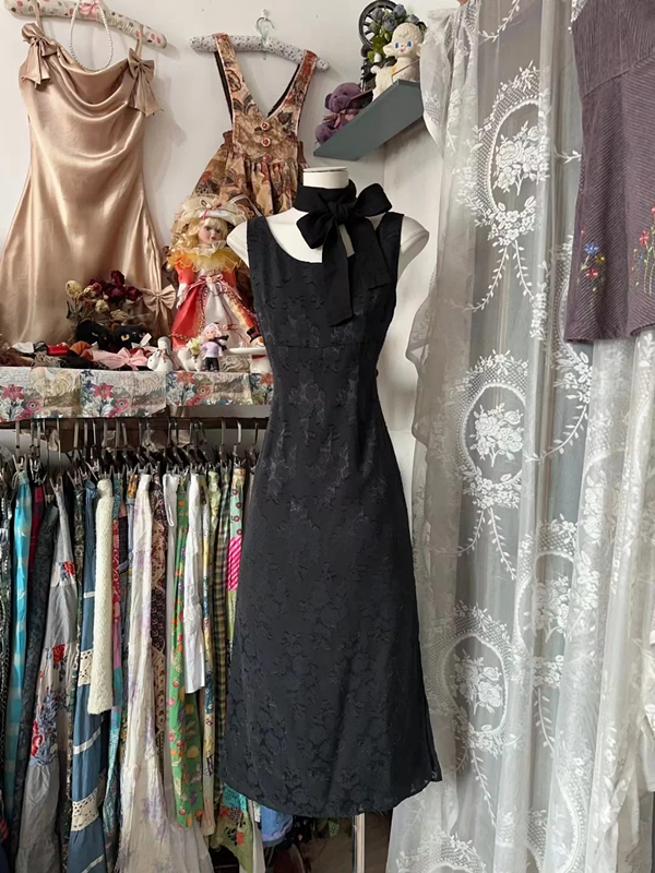 Black Tank Spaghetti Strap Vintage Pattern Waist-Cinched Slim-Fit Midi-Length Ball Gown R7431