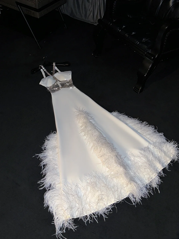 White halter-neck, fitted A-line long ball gown/bridal dress R8790