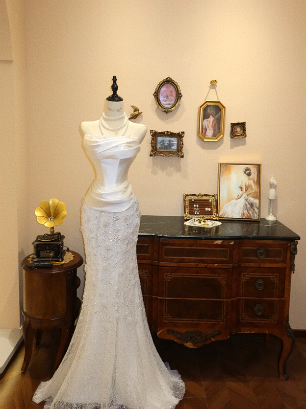 White strapless fitted waist elongated wedding dress R6567