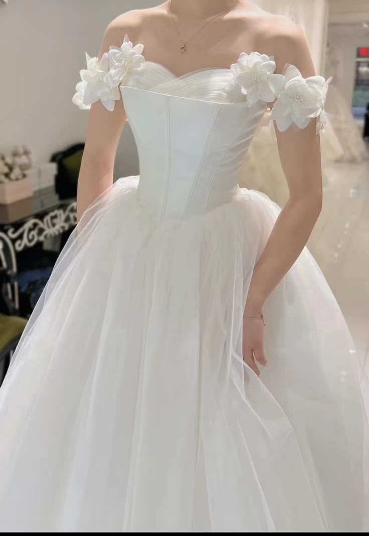 White Off Shoulder Wedding Dresses Tulle Floral Sleeveless Bridal Gown S7127