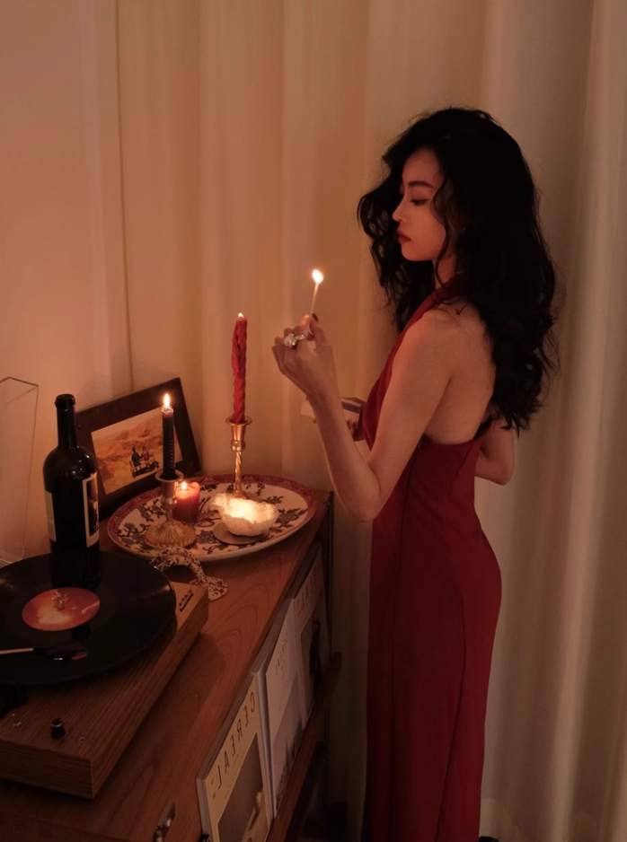 Retro wine red halter neck dress 2025 new sexy hip-wrapped slit dress R1444