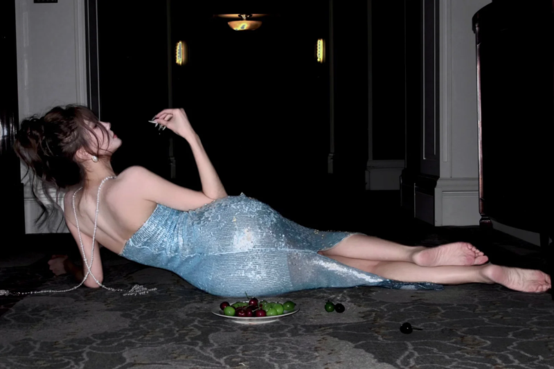 Light blue strapless sequined fitted waist bodycon sexy ball gown R7076