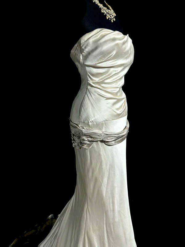 Ivory white strapless fitted waist pleated long ball gown R6638