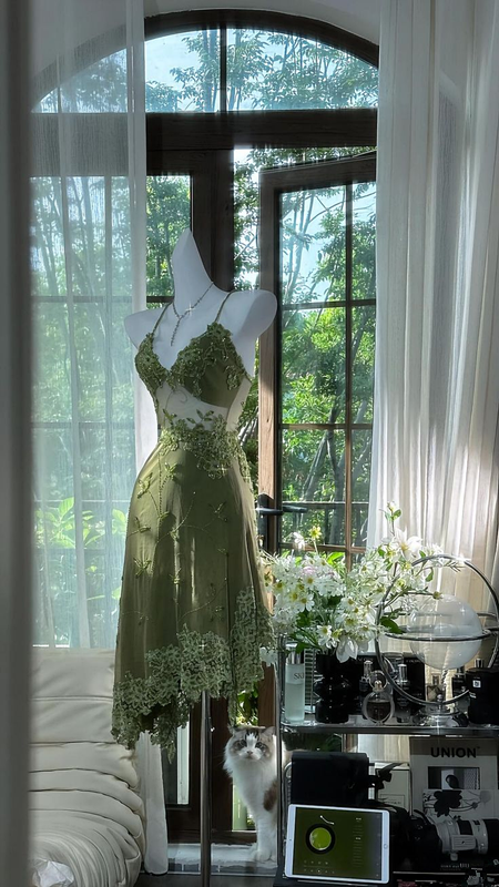 Green halter-neck lace-trimmed fitted bodycon ball gown R6558