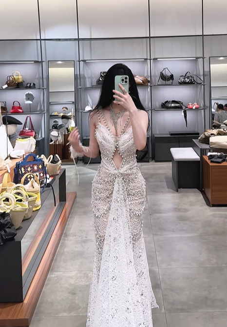 White halter neck, fitted waist, slimming and sexy long ball gown R7905