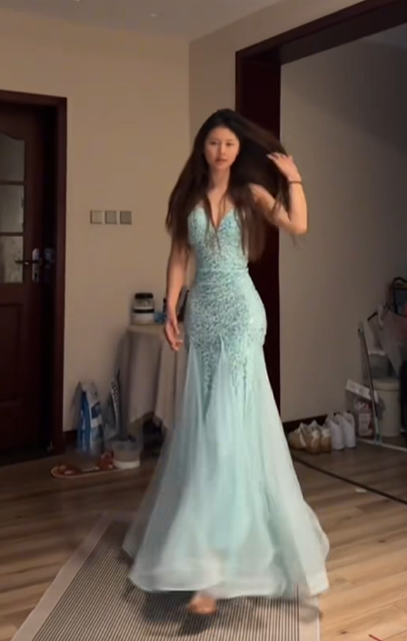 Sexy Spaghetti Strap Waist-Cinched Fitted Bodycon Mermaid Hem Sequin Prom Dress R7118