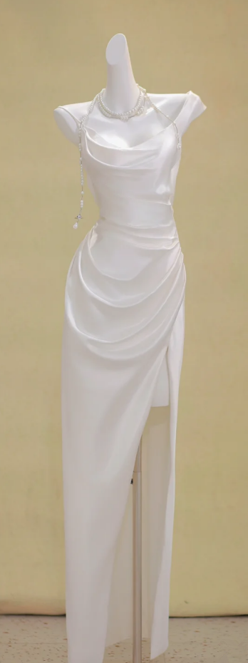White one-shoulder slim-waist satin pleated slit maxi bridal gown R5766