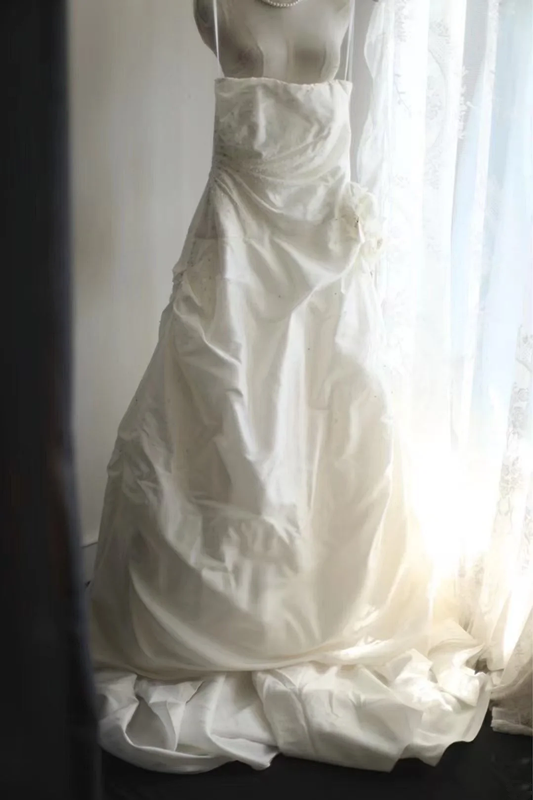 White strapless, fitted waist, full skirt, long ball gown R6720