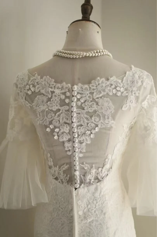 White lace bell-sleeved fitted long ball gown R6799