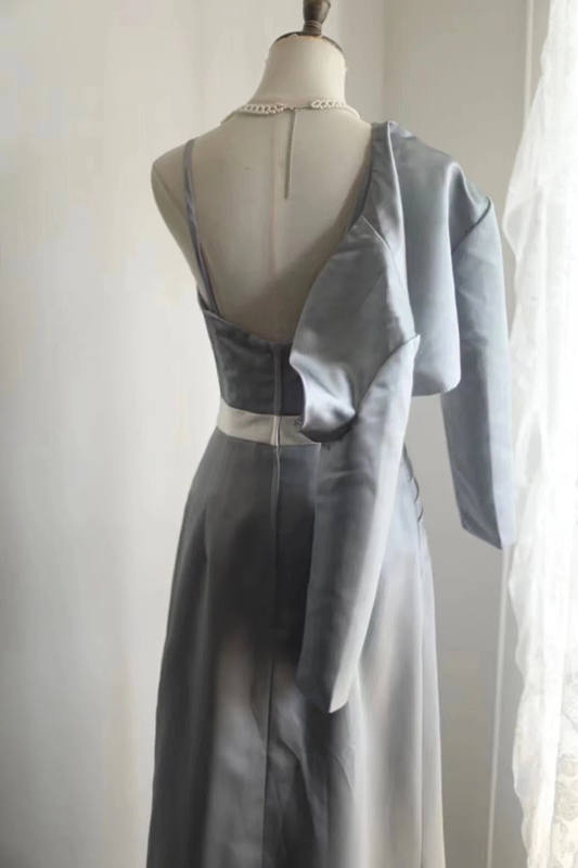 Grey halter-neck, fitted, pleated, elegant long ball gown R6839