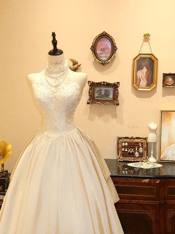 White strapless lace-trimmed, fitted, long wedding dress with flared lace trim R6602