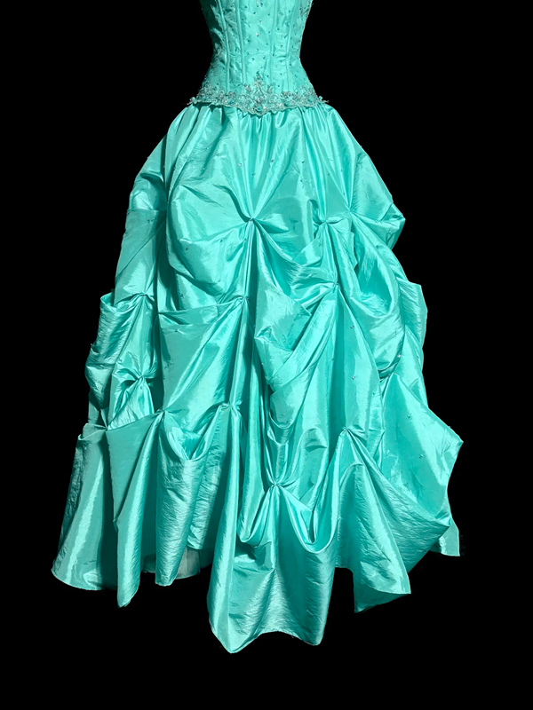 Lake blue strapless fitted waist princess ball gown with a full skirt R6642