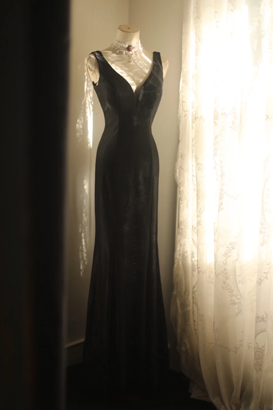 Black halter-neck V-neck elegant fitted long ball gown R6725