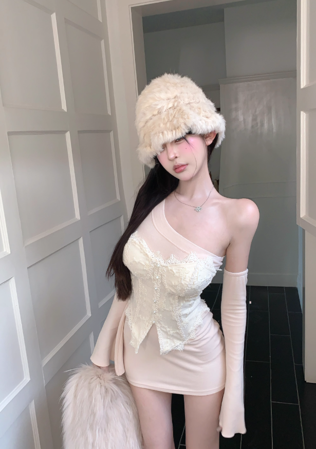 Pure lace fishbone tube top 2025 oblique shoulder trumpet sleeve hip skirt suit R1360