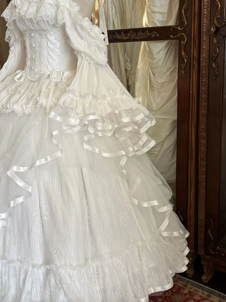 Gothic White Ball Gown Spaghetti Straps Applique Corset Maxi Birthday Dress Quinceanera Dress RS591