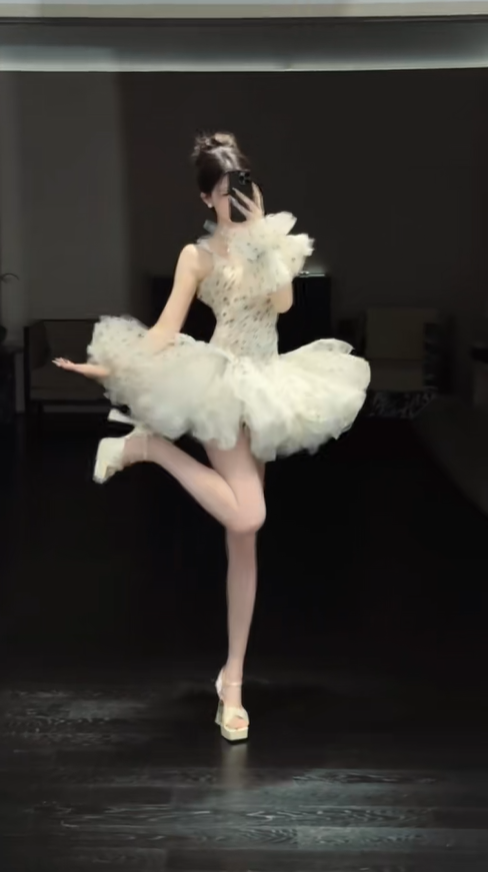 White suspenders, black polka dots, slim waist, slim fit, puffy princess skirt, homecoming dress R4347