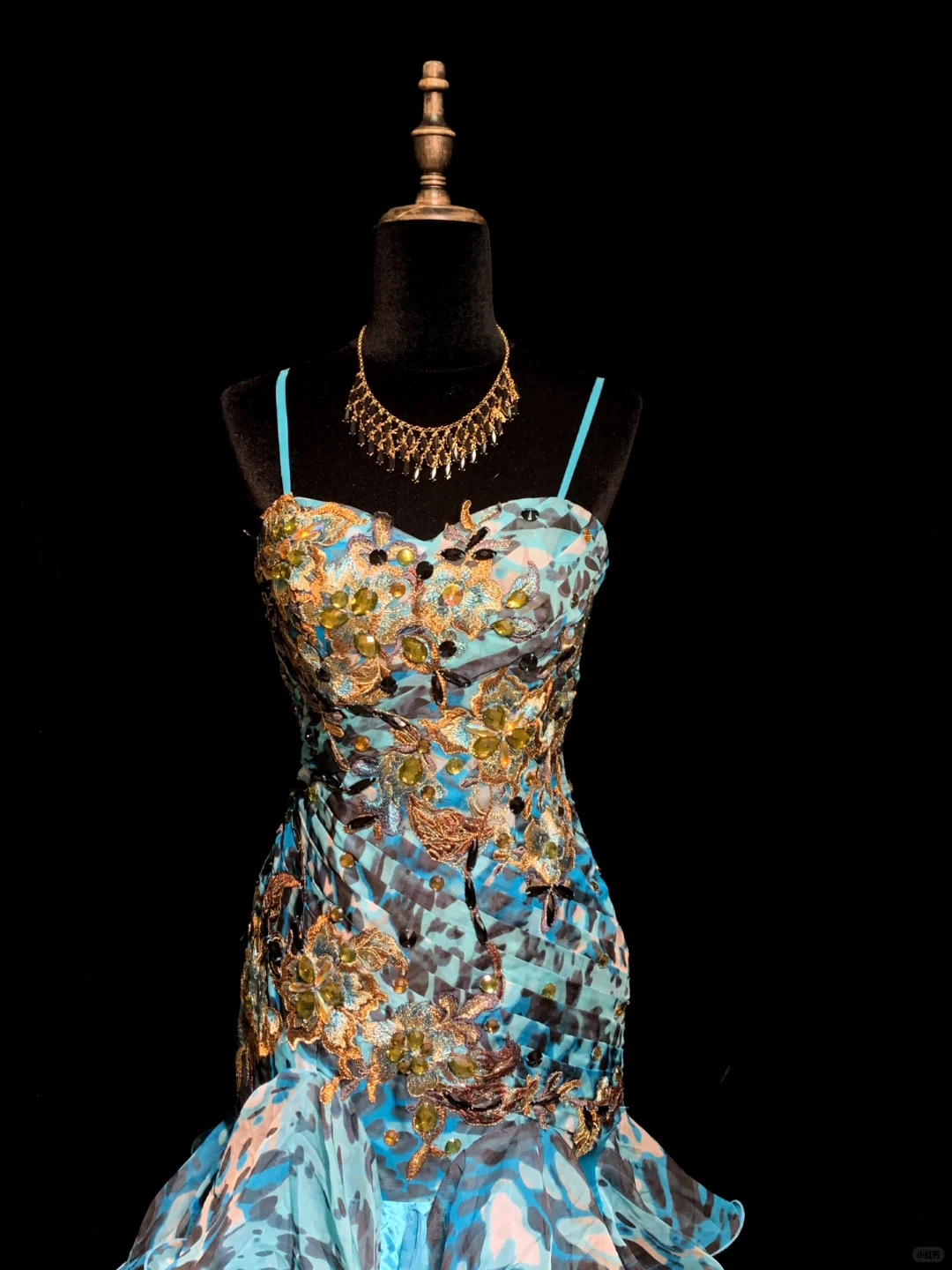 Blue retro floral halter-neck fitted bodycon long ball gown R8672