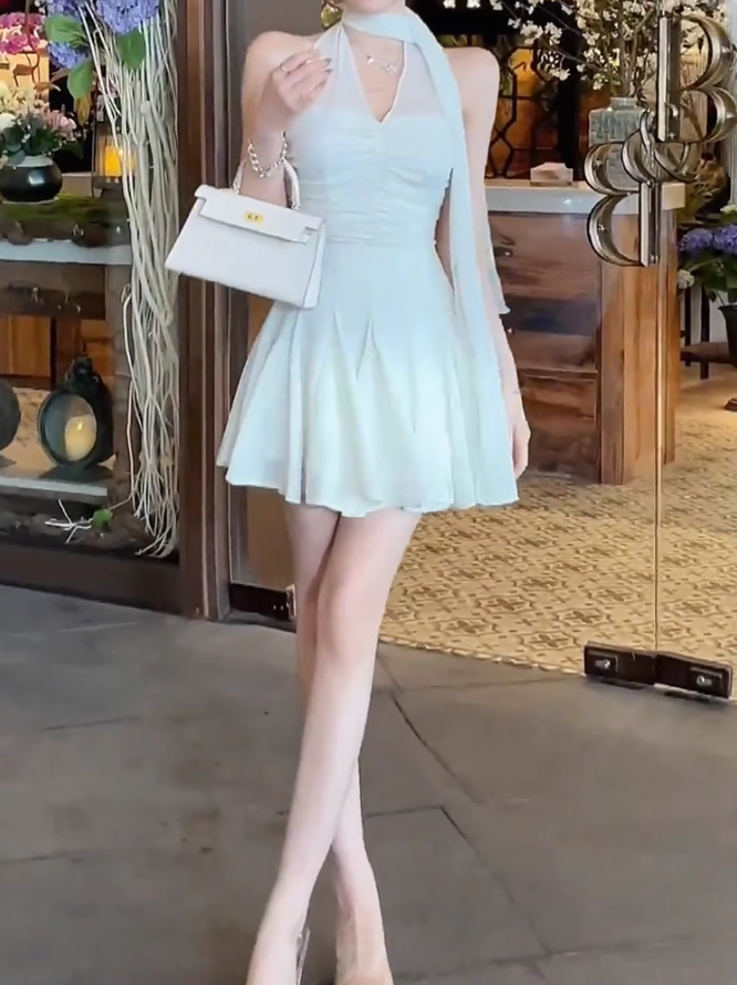 French pure desire style V-neck halter dress 2025 temperament waist A-line short skirt R1114