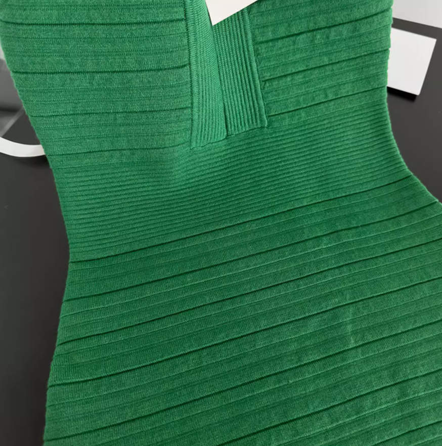 V-neck sleeveless knitted dress, elegant and slim, hip-hugging, high-end vest dress R0284
