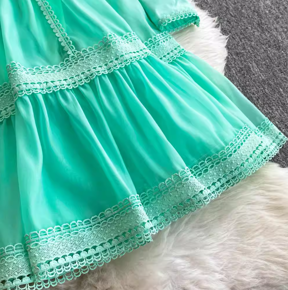 Lace splicing lantern sleeve winter short skirt lady French temperament waist slim ruffled small dress R0317