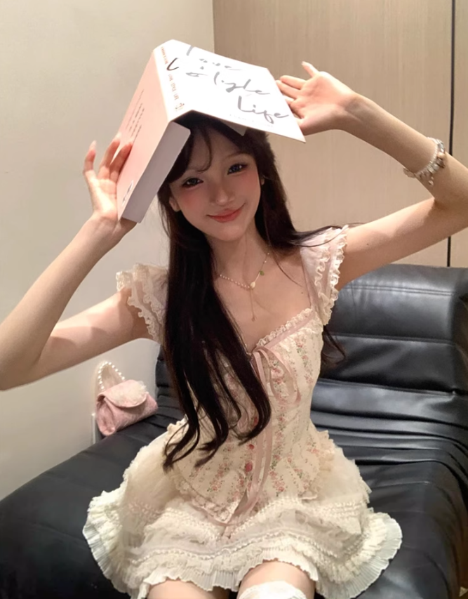 Sweet design small flying sleeve floral top 2025 pure desire style lace cake skirt suit R1386